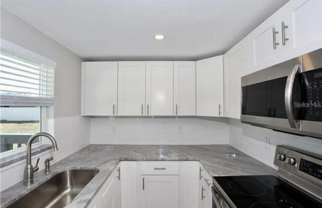 Building Photo - 2811 S Shine Ave