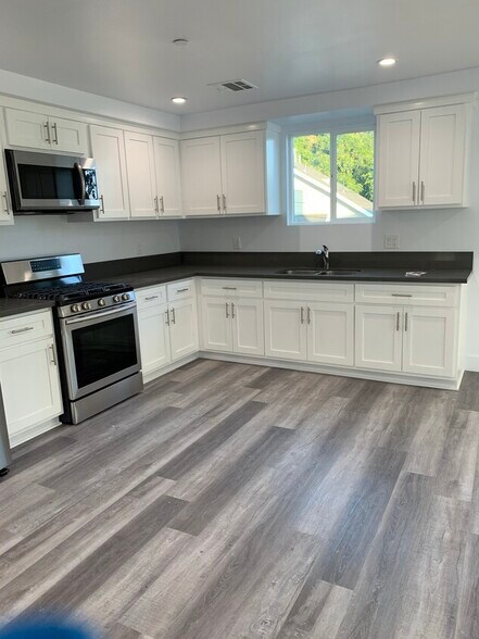 Building Photo - 789 E 41st Pl