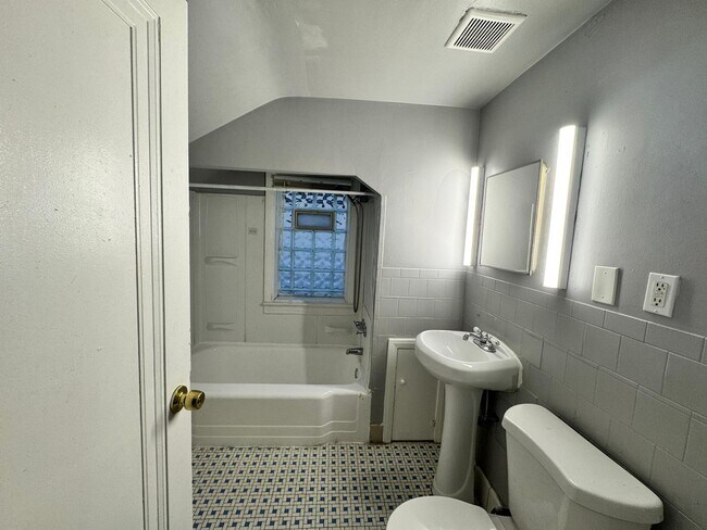 Building Photo - 9131 Manor