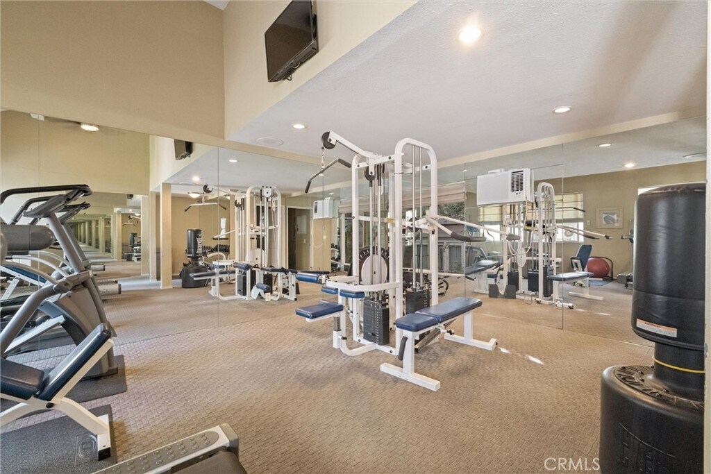 Building Photo - 355 N Maple St