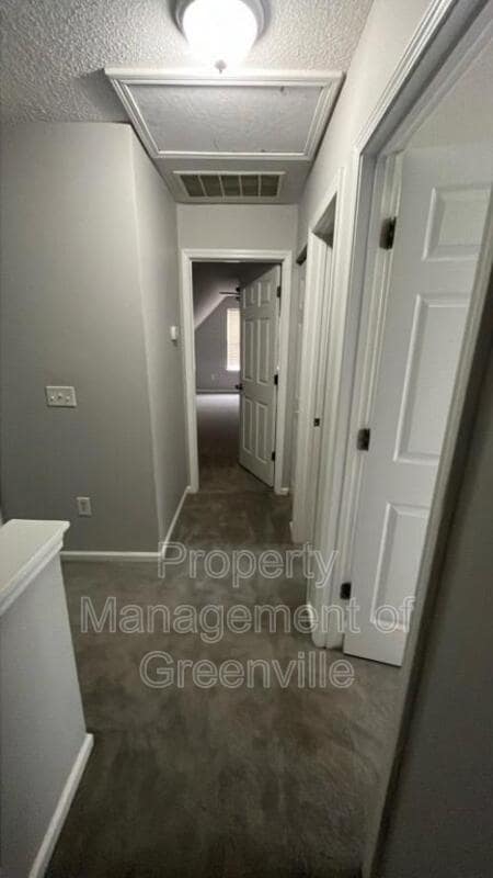 Building Photo - 243 W Pheasant Hill Dr