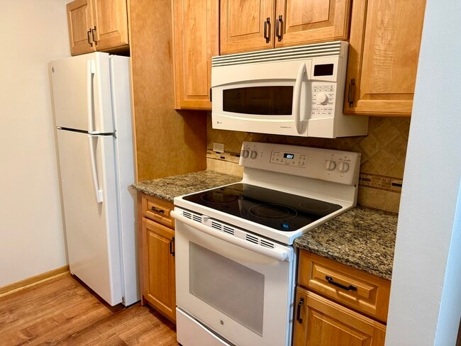 Building Photo - 6156 Knoll Way Dr