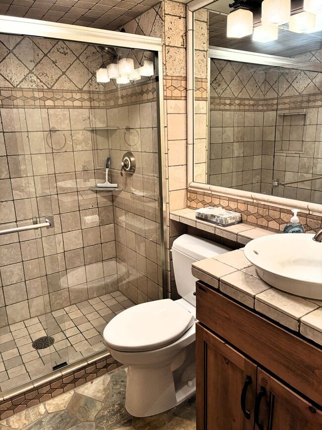 Building Photo - 374 B Ensign Dr