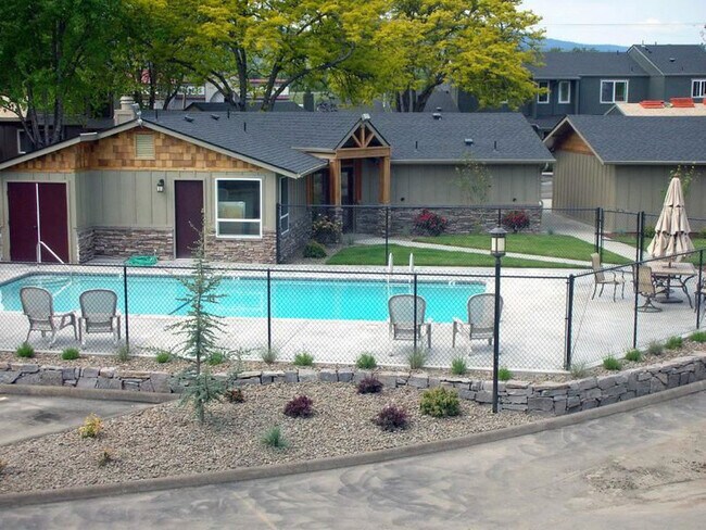 Building Photo - 2864 Newton Pl