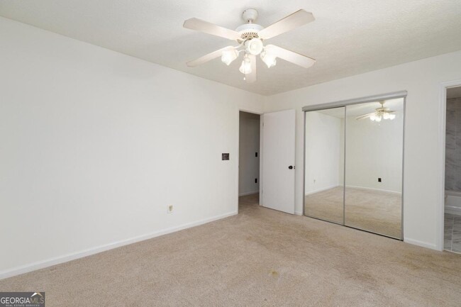 Building Photo - 4091 E Meadow Dr