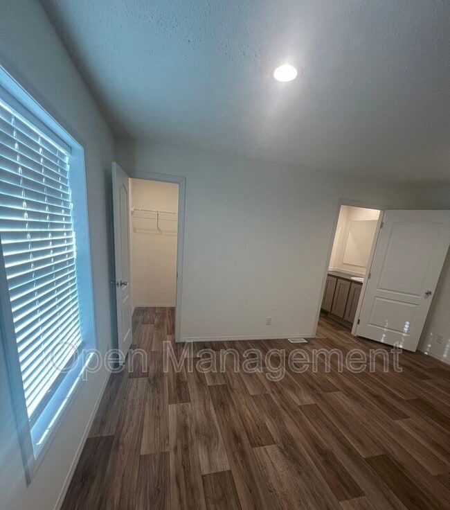 Building Photo - 18-1015 Gibraltor