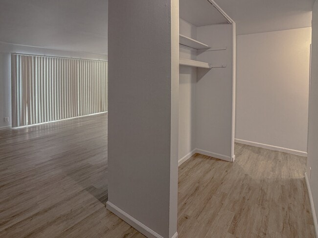 Hallway - Waverly Flatz