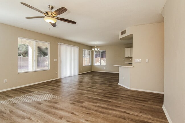 Building Photo - 14837 W Columbine Dr