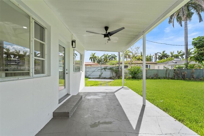 Building Photo - 1581 Normandy Dr