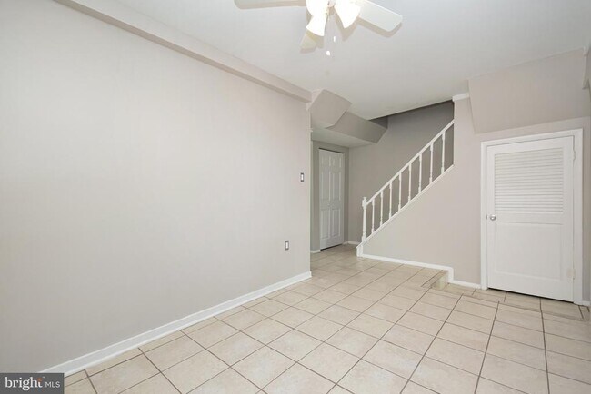 Building Photo - 8853 Teakwood Ct