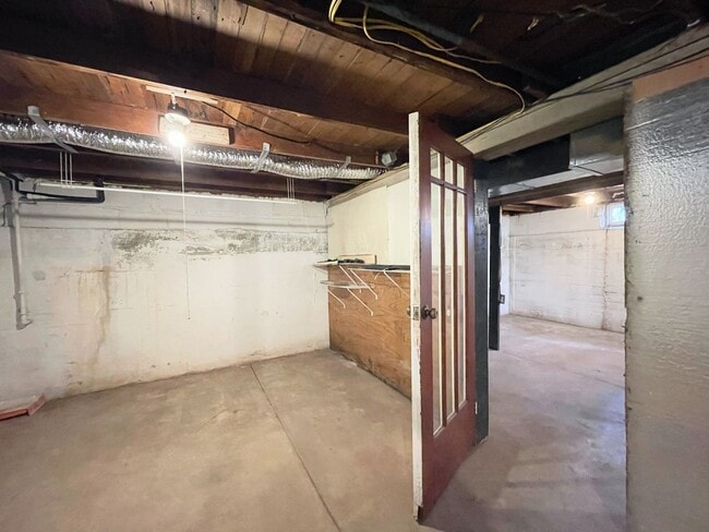 Building Photo - Clean 2 Bedroom 1 Bath House