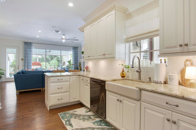 Building Photo - 136 Florence Dr