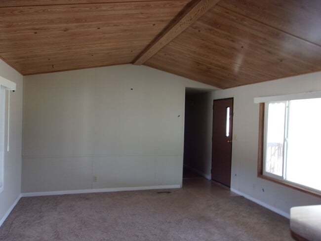 Building Photo - ** MOVE IN SPECIAL: FIRST MONTH $800.00 **