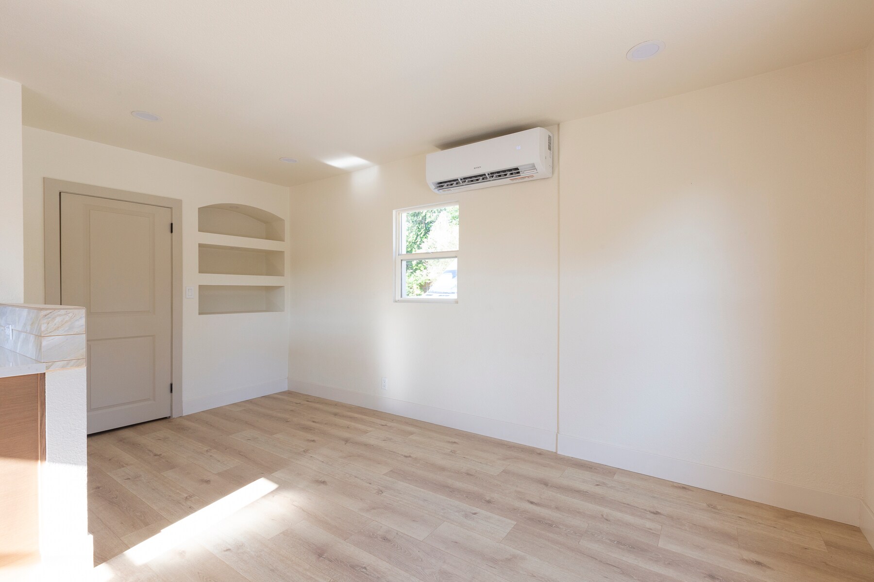 Living area - 730 W Pueblo St