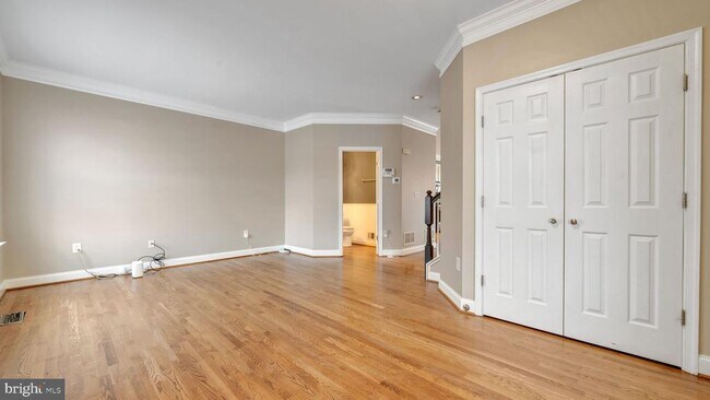 Building Photo - 1833 Drew St