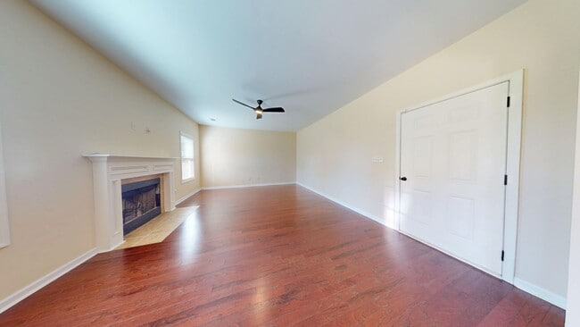 Building Photo - Nice 4 Bedroom Home in Solamere