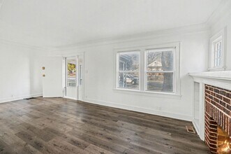 Building Photo - Beautiful 2 Bedroom 1 Bathroom Home in Kansas City!