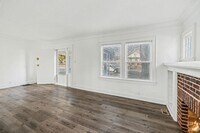 Building Photo - Beautiful 2 Bedroom 1 Bathroom Home in Kansas City!