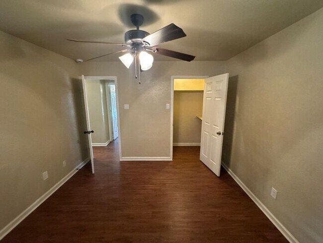 Building Photo - 3730 Twin Oak Ct