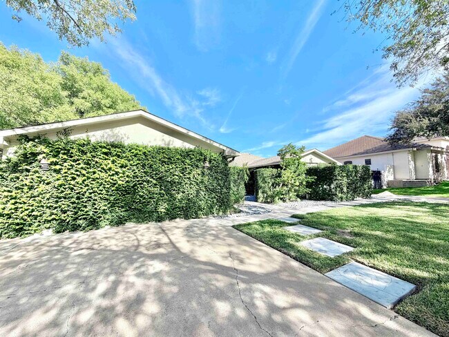 Building Photo - 205 McPherson Dr