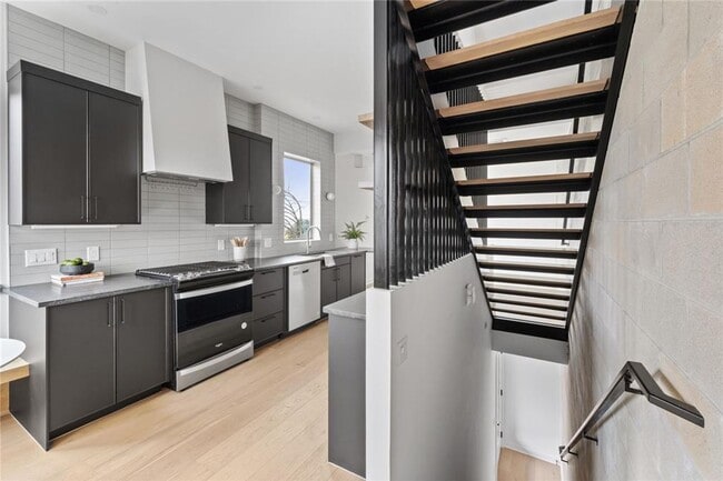 Building Photo - Stunning 2-bed/2-bath Condo Available For ...