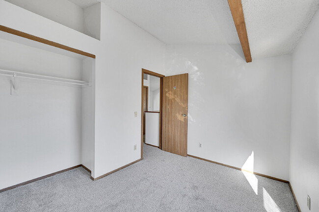 Building Photo - $2,130.95  - $500 OFF First Month's Rent - 3 Bedrooms, 2 Bathrooms Townhouse in Aurora with Washe...