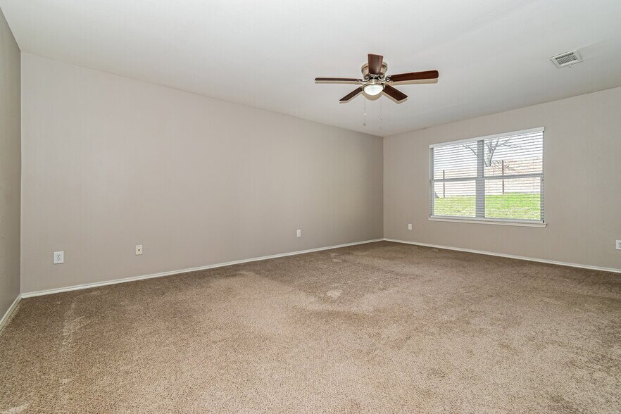 Building Photo - 3884 Pinebluff Ln