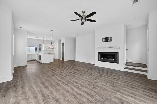 Building Photo - 1214 Chelsea Cir NW