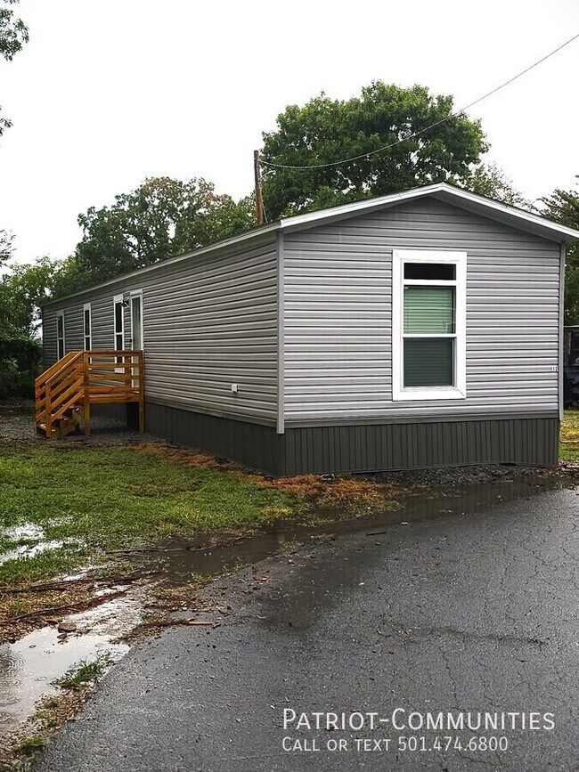 Primary Photo - 475 E Robins St