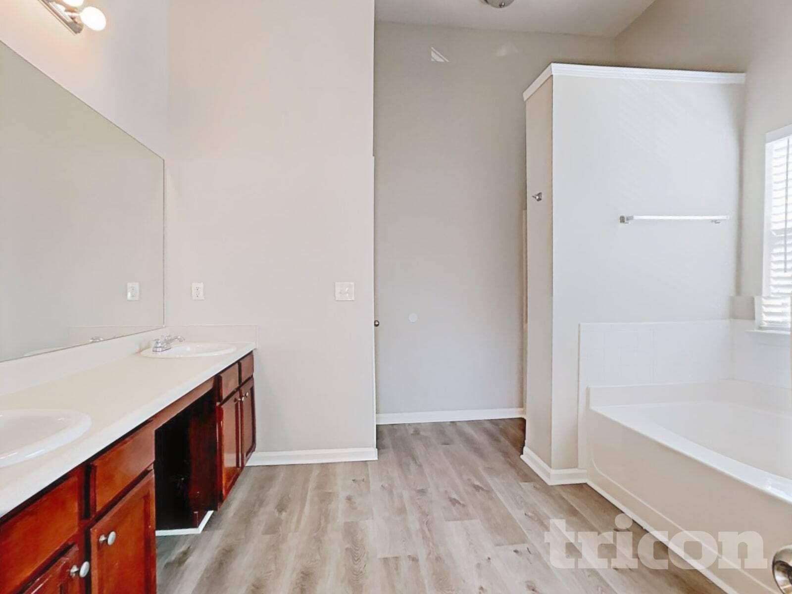 Building Photo - 6936 Foxmoor Way