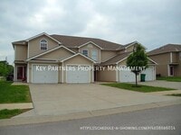 Building Photo - 1650 SW Highland Dr