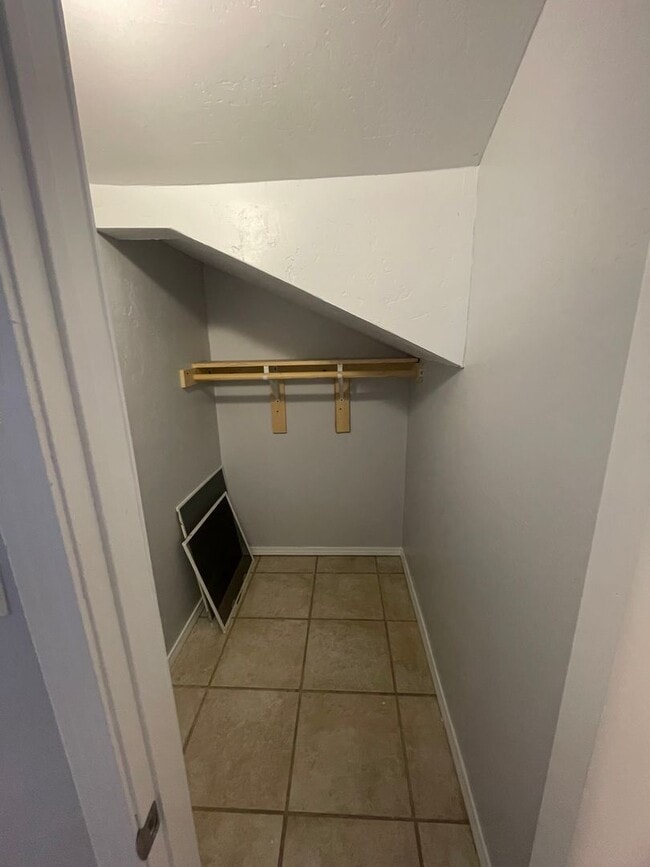 Building Photo - 911 Fruit Ave NW