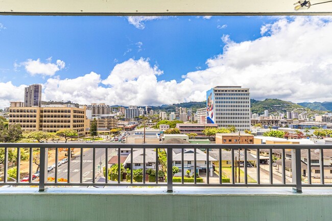 Building Photo - Cute and Newly Upgraded 1/1/1 near Ala Moana