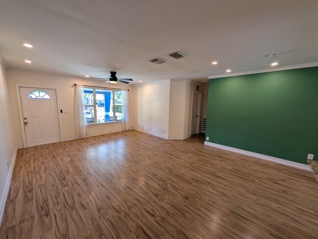 Building Photo - 1629 NW 5th Ave