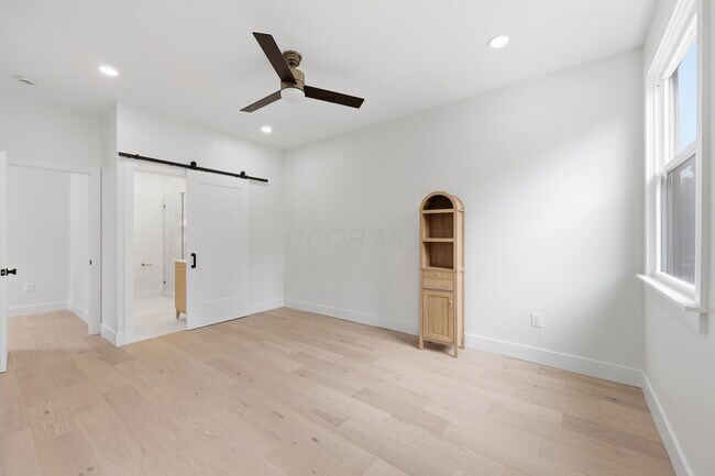 Building Photo - 834 Oak St