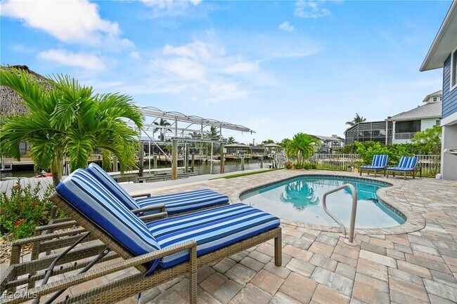 Building Photo - 256 Ibis St