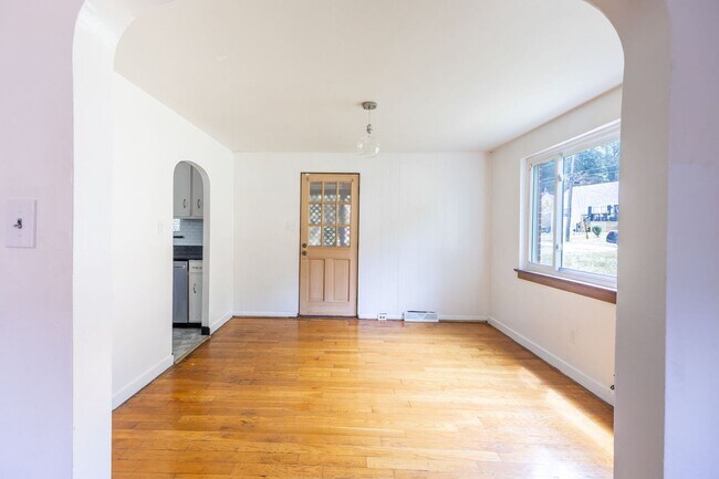Building Photo - Spacious 4-Bedroom Home with Garage and Yard - Section 8 Approved!!