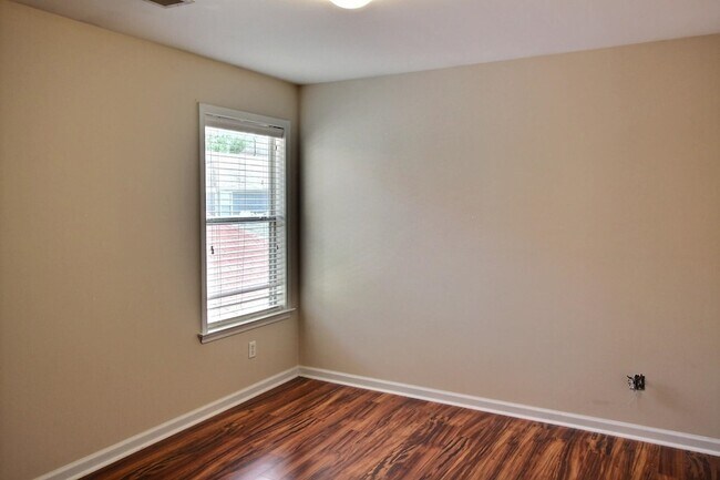 Building Photo - 1368 Island Town Dr