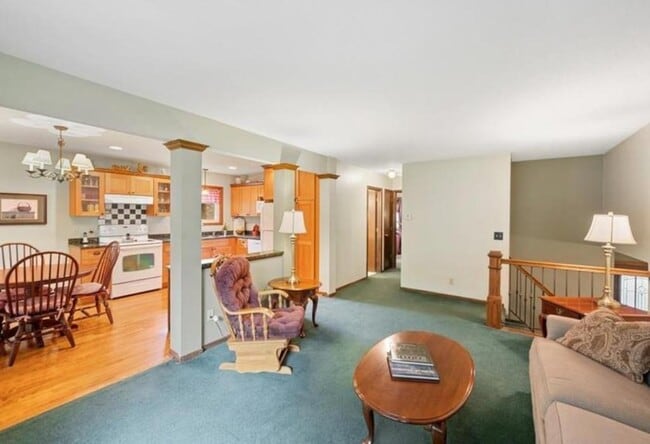 Building Photo - 10414 Valley Forge Ln N