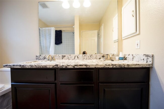 Building Photo - 6403 Garden Canyon Dr