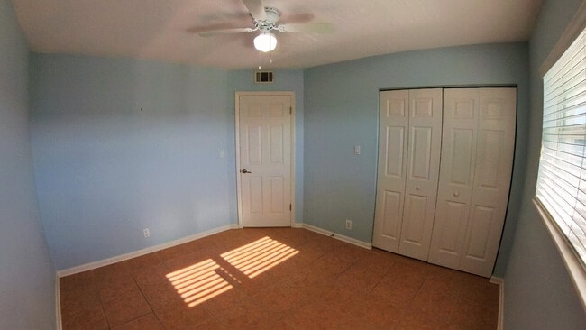 Building Photo - 236 Castlewood Dr