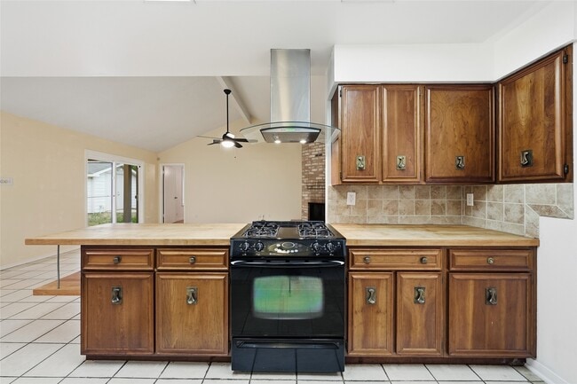 Building Photo - 18602 Lippizaner Dr