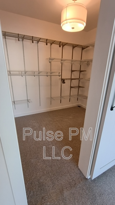 Building Photo - 2730 Dakota Ave