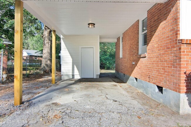 Building Photo - 103 Armstrong Dr
