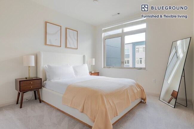 Building Photo - 36 River St