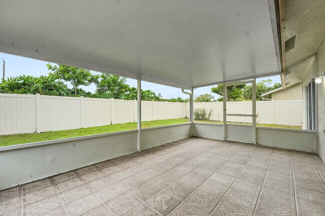 Building Photo - 13048 Meadowbreeze Dr