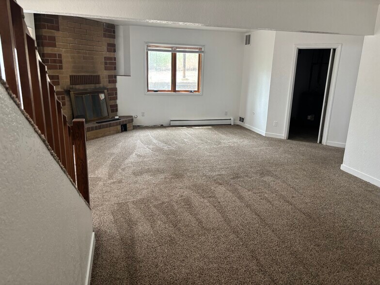 Building Photo - 3033 Pinnacle Dr