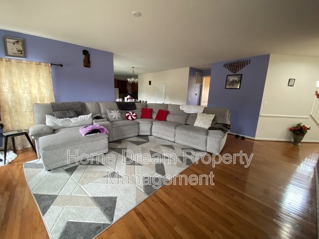 Building Photo - 11212 Katerina Dr S