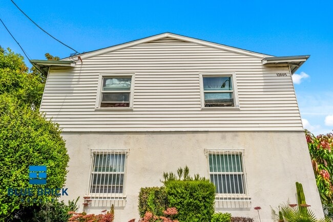 Building Photo - 12805 Vanowen St