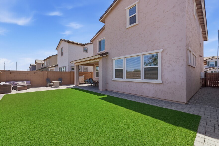 Building Photo - 8324 E Paloma Ave